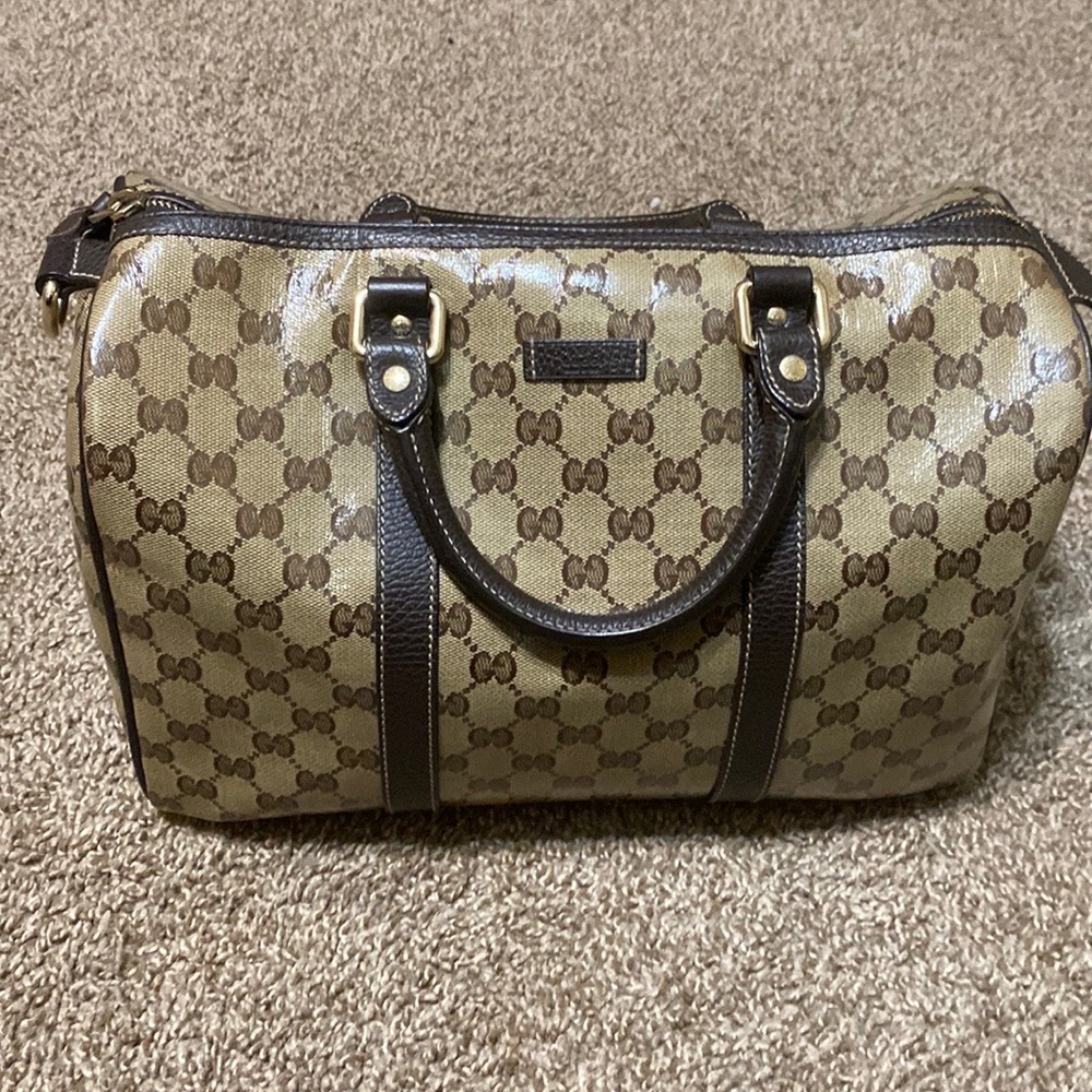 Authentic Gucci purse brown tan slightly used selling because I do not use